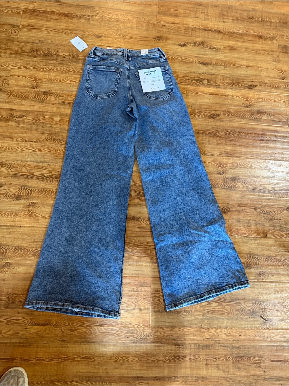 Good American Blue Wash Flared Wide Leg Jeans - Picture 5 of 5